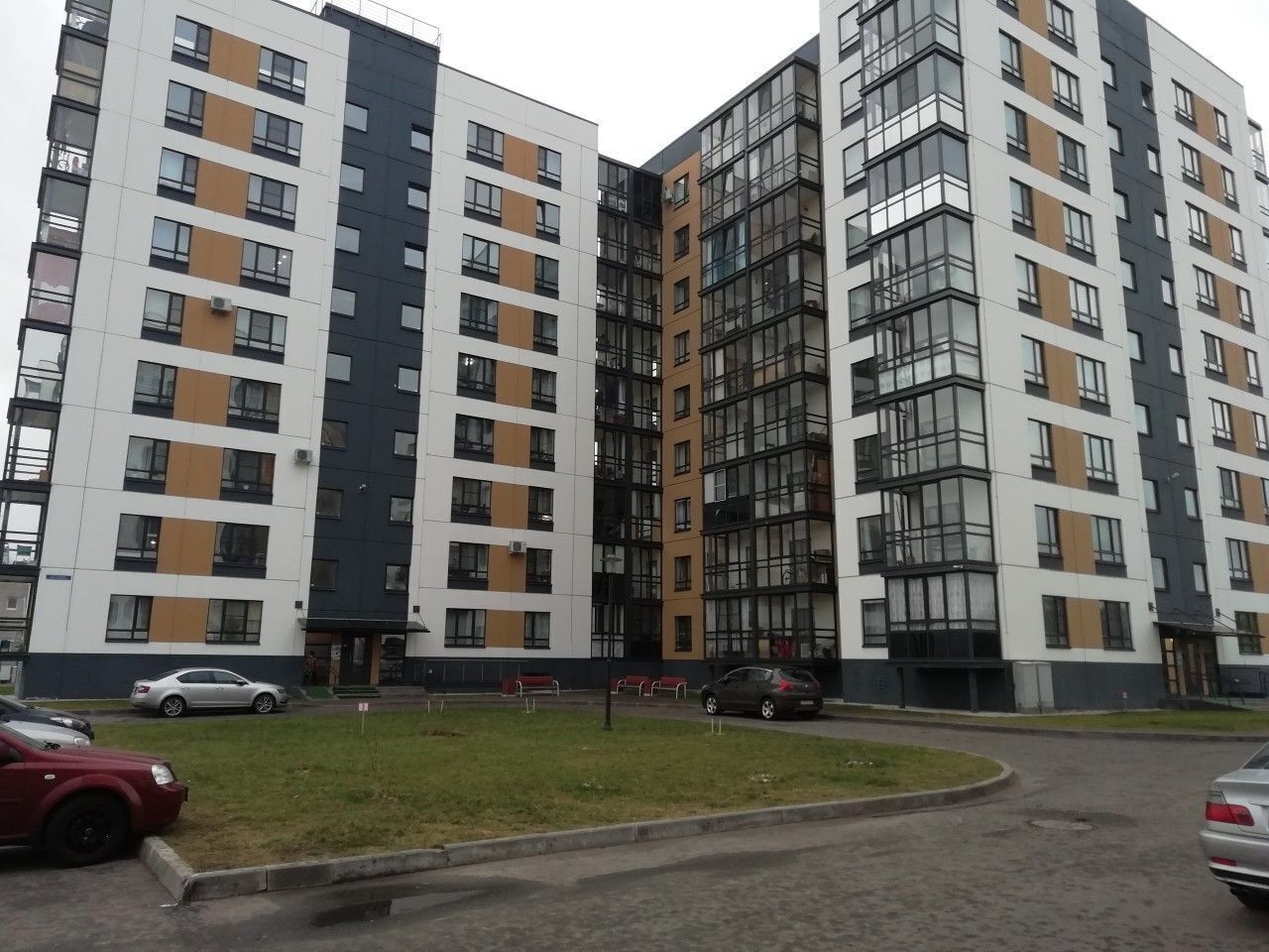 Квартира на берегу реки Волхов.